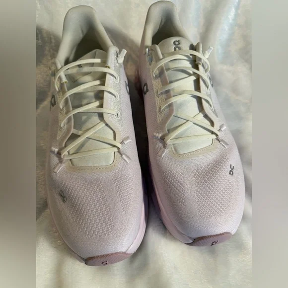 On Cloudtilt Womwn’s Running Shoe - Picture 4 of 15